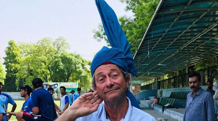 Dutch coach Roelant Oltmans enjoys wearing traditional turban