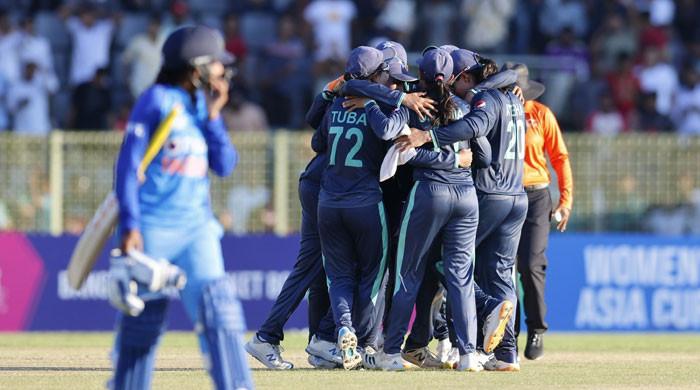 pak-vs-ind-cricketers-fans-praise-pakistan-women-s-for-historic-win-over-india