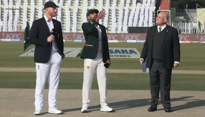 England opt to bat against Pakistan in first Test - International