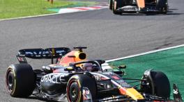 Max Verstappen closes in on third straight title 