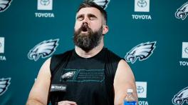 Eagles centre Kelce brings curtain down after 13 seasons