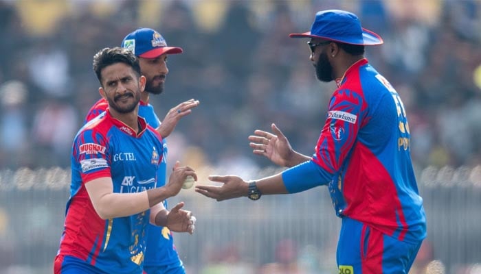 Karachi Kings keep playoffs hopes alive with win over Quetta Gladiators