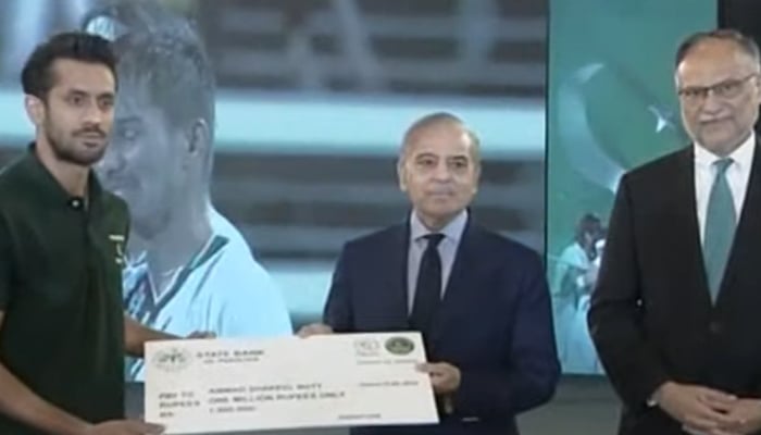 Pakistan: Pakistan hockey team felicitated by PM Shehbaz in special ceremony 1 36157 8415443 updates - Pakistan: Pakistan hockey team felicitated by PM Shehbaz in special ceremony - A special ceremony was held in Islamabad on Wednesday in order to felicitate the Pakistan hockey team for qualifying for the final of the Sultan Azlan Shah Cup 2024 in Ipoh, Malaysia, recently.