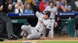 Flores’ big hit lifts Giants over Brewers in series opener