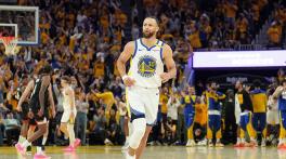 Stephen Curry shines as Warriors edge Rockets to take series lead