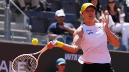 Iga Swiatek makes triumphant start to Italian Open