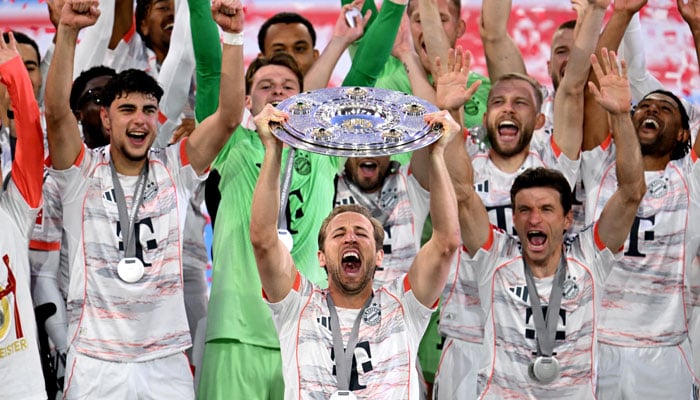Champions Bayern bid farewell to Thomas Mueller after Gladbach win-VYGR