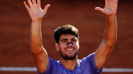 Carlos Alcaraz beats Musetti to storm into Italian Open final