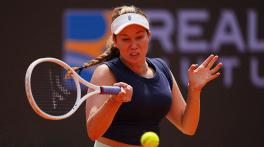 Danielle Collins beats Emma Raducanu to reach quarter-finals in Strasbourg