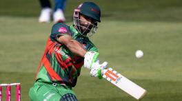 Vitality Blast 2025: Derbyshire survive Shan Masood scare to beat Leicestershire