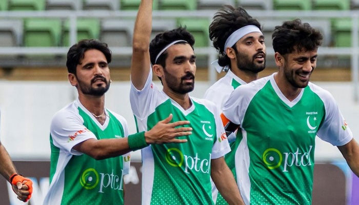 Pakistan: Pakistan reach FIH Nations Cup semi-final despite Malaysia’s victory 1 45450 1474724 updates - Pakistan: Pakistan reach FIH Nations Cup semi-final despite Malaysia’s victory - KUALA LUMPUR: Pakistan men’s hockey team on Wednesday, stormed into the FIH Nations Cup semi-final despite Malaysia’s victory over Japan in the last Pool B match, held here at the National Hockey Stadium.