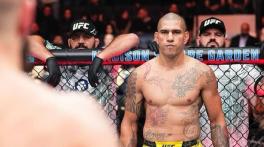 Alex Pereira returns to training, hints at triple champion goal