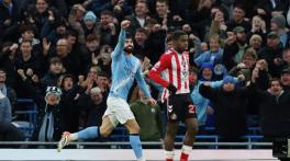 Manchester City narrow Arsenal’s lead with convincing win over Sunderland
