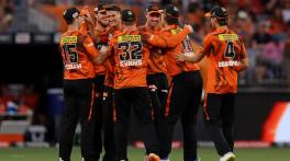 Perth Scorchers beat Sydney Sixers to reach BBL 15 final