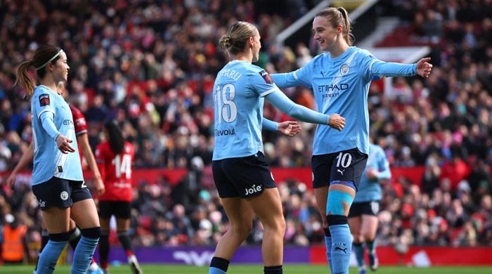 City win Manchester derby to close in on WSL title