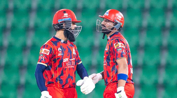 PSL 11: Karachi Kings beat Lahore Qalandars in a dramatic match PSL 11: Karachi Kings beat Lahore Qalandars in a dramatic match