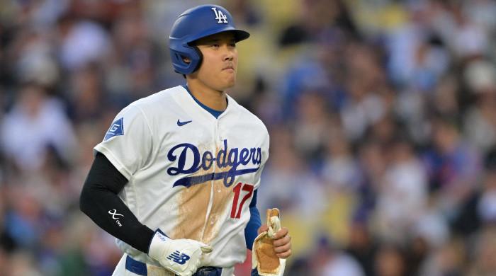 Dodgers hit five homers to cruise past Nationals in home opener