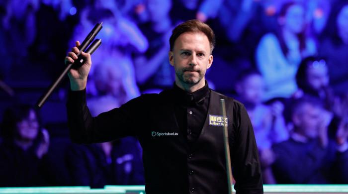 Judd Trump powers into Tour Championship final despite equipment concerns