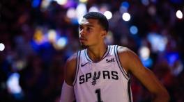 Victor Wembanyama ruled out mid-game with rib injury