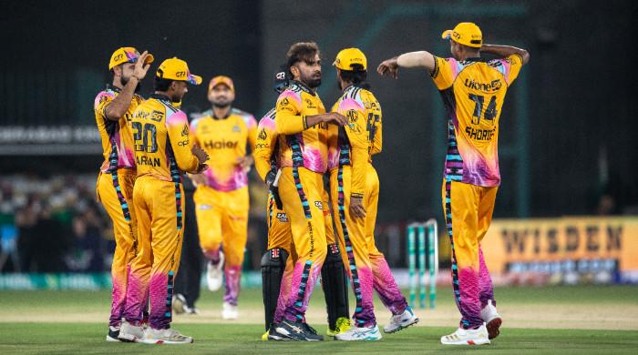 Spinners shine as Peshawar Zalmi bowl out Hyderabad Kingsmen for modest total