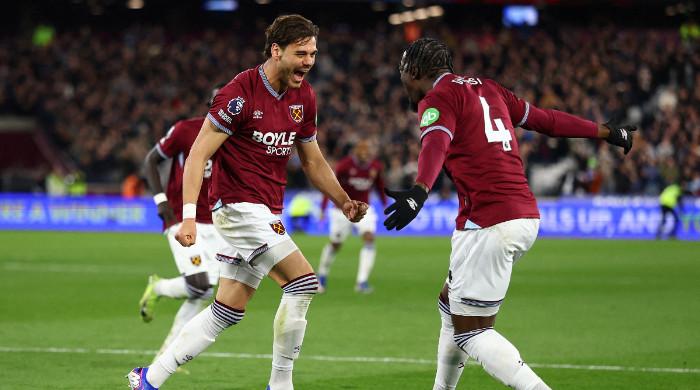 West Ham United thrash Wolverhampton Wanderers to climb out of relegation zone
