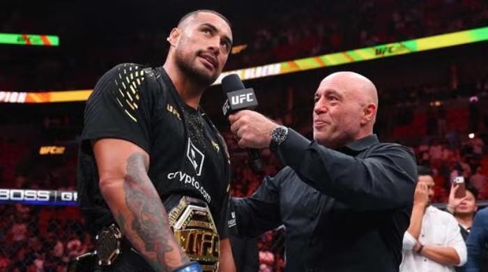 Carlos Ulberg stuns Jiri Prochazka for UFC 327 title