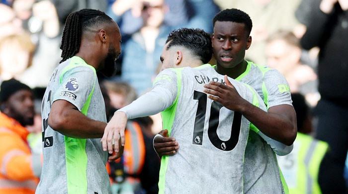 Premier League: Manchester City crush Chelsea to close in on leaders Arsenal