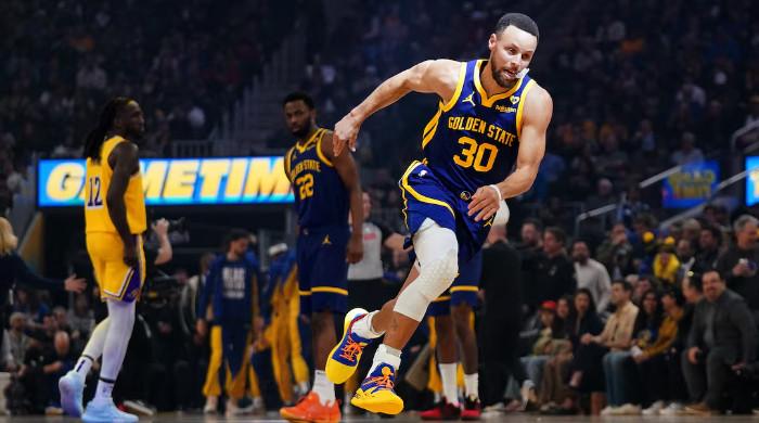 NBA: Stephen Curry leads Golden State Warriors fight back to stay alive