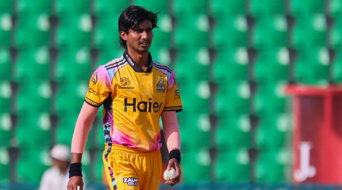 Ali Raza takes hat-trick as Karachi Kings post fighting total against Zalmi