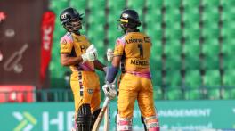 Mendis, Farhan help Peshawar Zalmi beat Karachi Kings to stay unbeaten