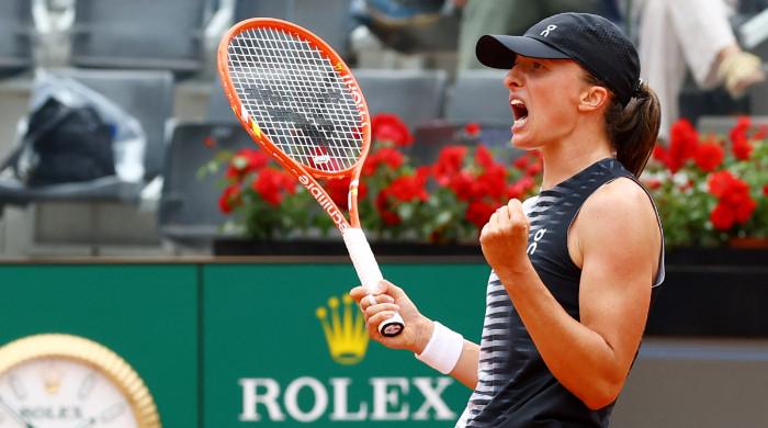 Iga Swiatek survives Caty McNally scare to reach Rome third round