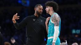 Hornets sign Charles Lee to extension