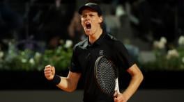 Jannik Sinner takes control before rain halts Daniil Medvedev clash
