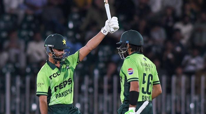 Pakistan easily beat Australia in the opening match of the ODI series Pakistan easily beat Australia in the opening match of the ODI series