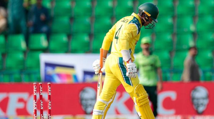 Ball gets stuck in stumps as Shaheen cleans up Carey
