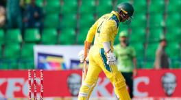 Ball gets stuck in stumps as Shaheen cleans up Carey