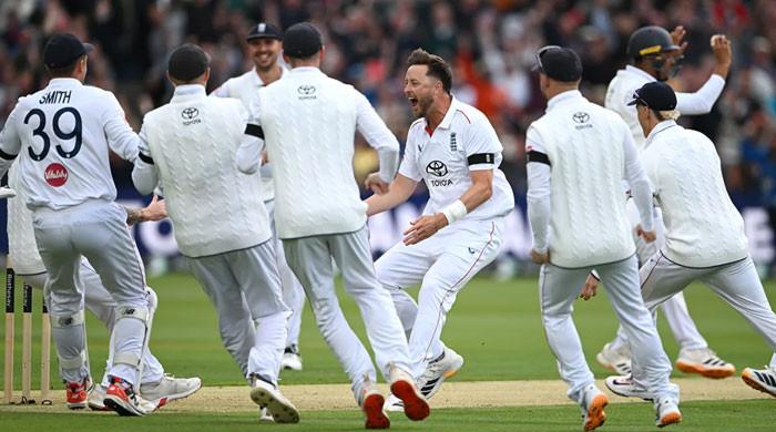 England fought back with 16 wickets on day one as Robinson rocked New Zealand