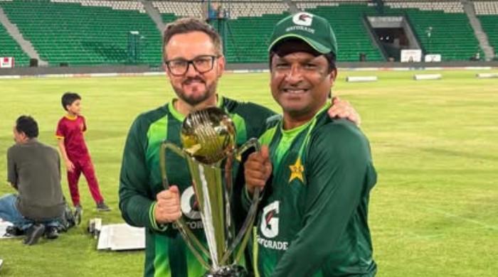 Mike Hesson pays emotional tribute to departing Pakistan batting coach Hanif Malik