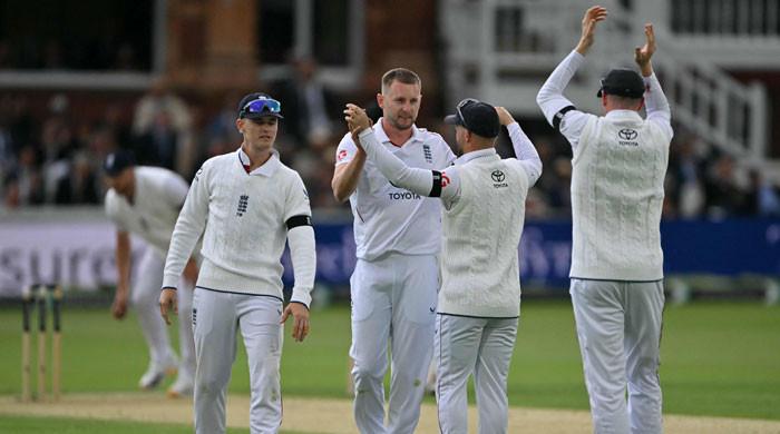 New Zealand lost wickets early after England set a target of 254 in the first Test