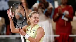Chwalinska stuns Shnaider to set up French Open final with Andreeva