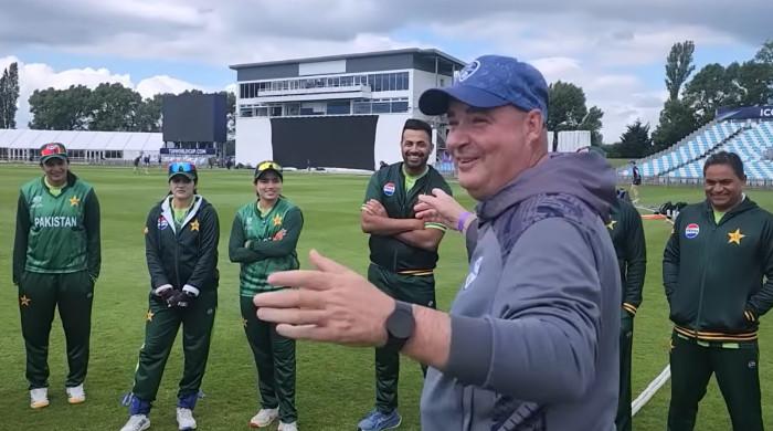 Mickey Arthur meets Pakistan women’s team ahead of