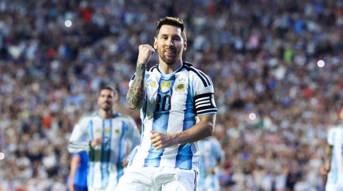 Lionel Scaloni introduces Lionel Messi as Argentin