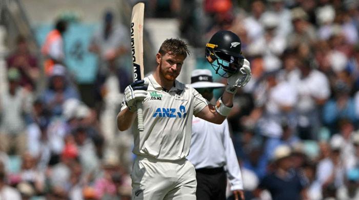 Phillips, fast bowlers help New Zealand take control in second Test against England