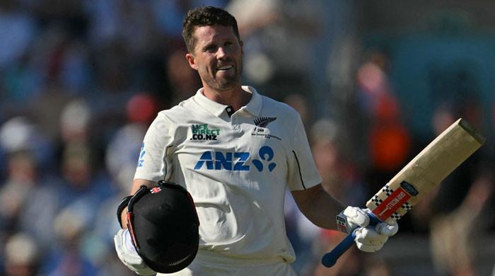 Nicholls gave New Zealand a big lead over England after Henry’s five-wicket haul Nicholls gave New Zealand a big lead over England after Henry’s five-wicket haul
