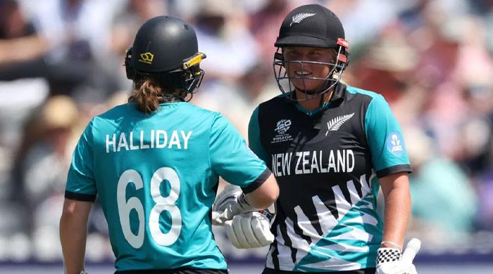 New Zealand beat Scotland to keep semi-final hopes alive New Zealand beat Scotland to keep semi-final hopes alive