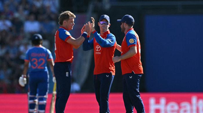 England win to keep India winless in fifth T20I