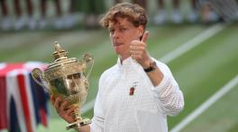 Jannik Sinner beats Alexander Zverev to retain Wimbledon title