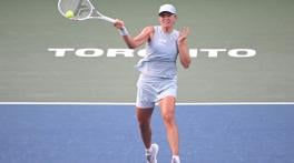 Iga Swiatek sweeps past Diana Shnaider to reach Canadian Open semi-finals