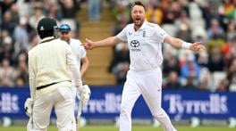 Robinson extends Pakistan's woes in third England Test before rain forces early stumps