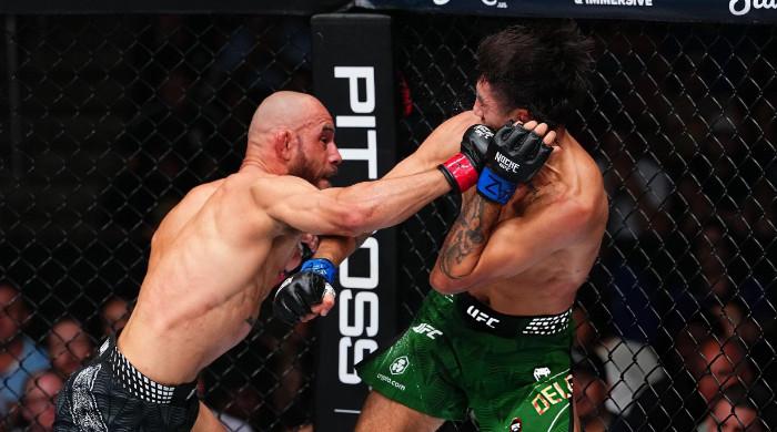 Jean Silva submits Jose Delgado in Noche UFC main event